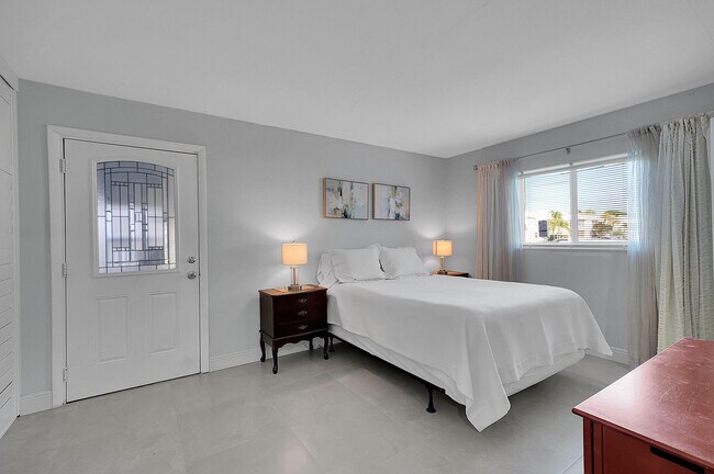 Building Photo - 646 Flanders N