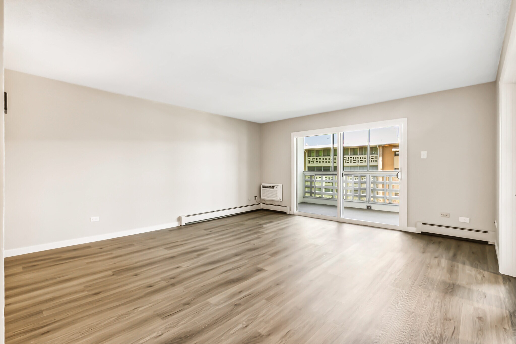 Building Photo - 725 S Alton Way