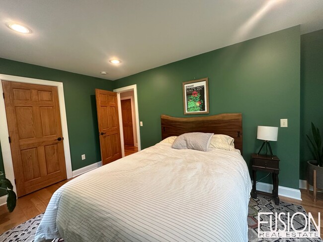 Building Photo - Beautiful, Spacious, Private Four Bedroom ...