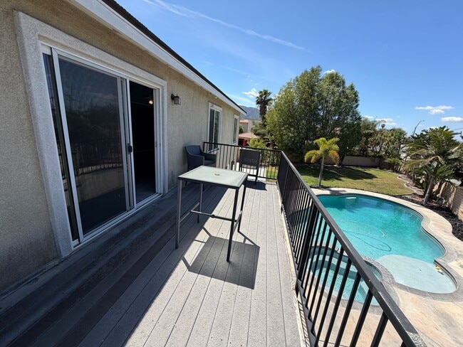 Building Photo - 885 Alsace Dr