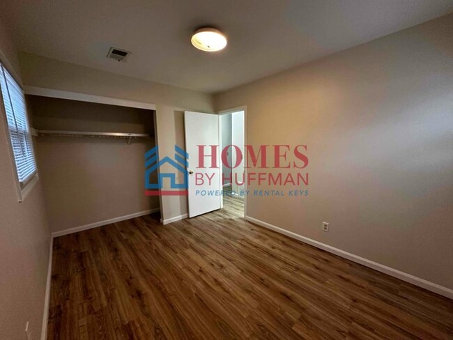 Building Photo - Two Bedroom Apartment | Upstairs | Boonville