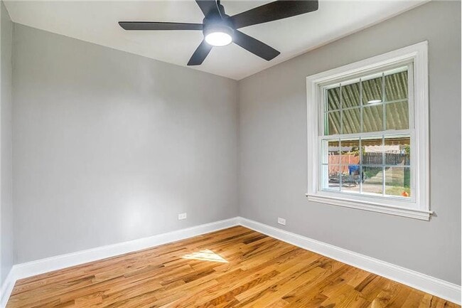 Building Photo - 6411 S Leclaire Ave