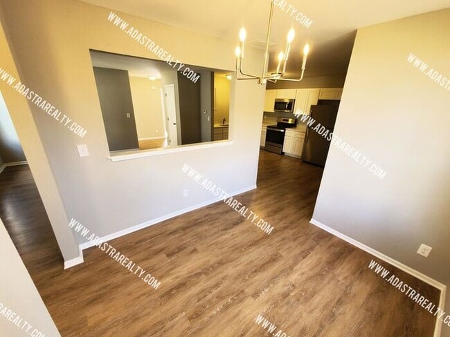 Building Photo - Gorgeous Remodeled Duplex in Baldwin City-Available NOW!!
