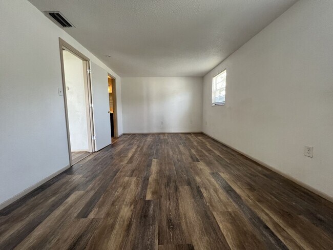 Building Photo - ** Single Family Home - Port Charlotte - 2 Bed / 2 Bath Plus Den/Bonus Room - Annual Rental - $1,...