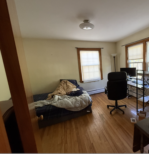 First Floor King Bedroom - 6 Deer St