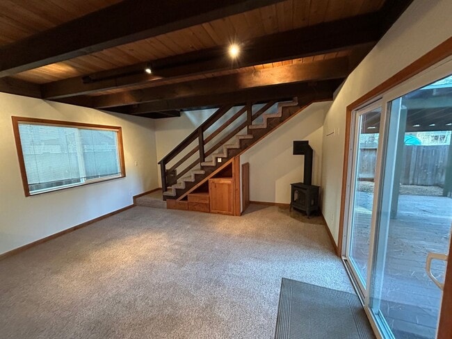 Building Photo - Spacious Home in Great Neighborhood off Tahoe Keys Blvd