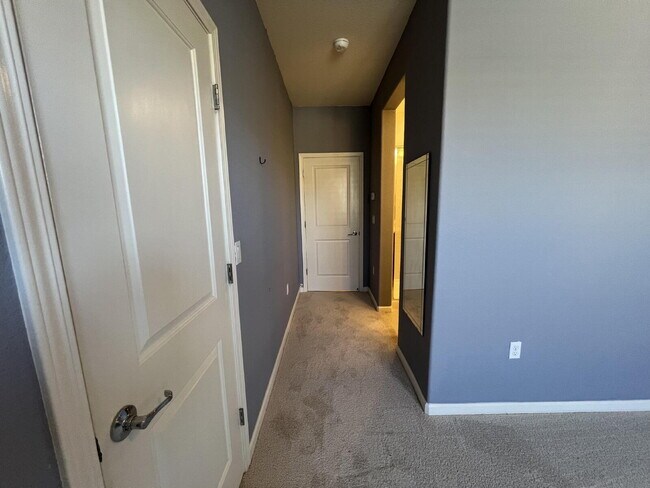 Building Photo - Spacious 2 Bedroom Townhome in San Jose