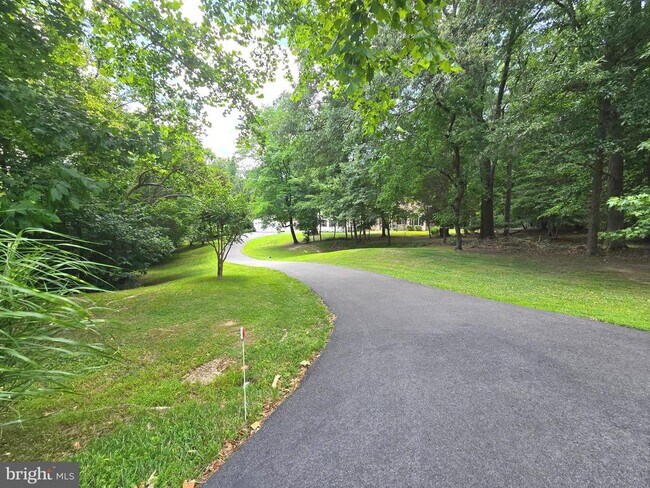 Building Photo - 15401 Jamies Way