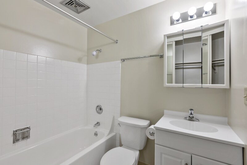 Building Photo - 5515 15th Ave NE