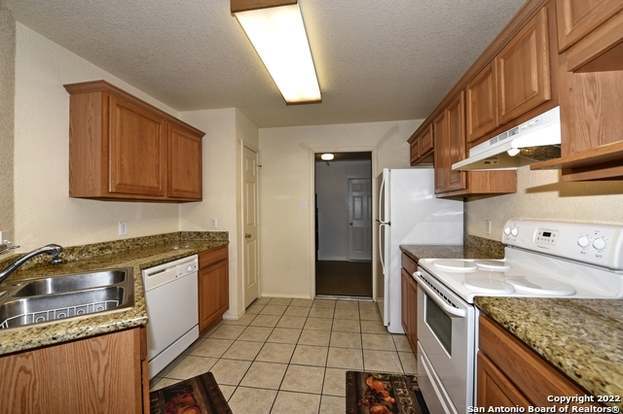 Building Photo - 3202 Eisenhauer Rd