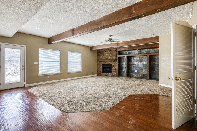 Building Photo - 4733 R L Shoemaker Dr