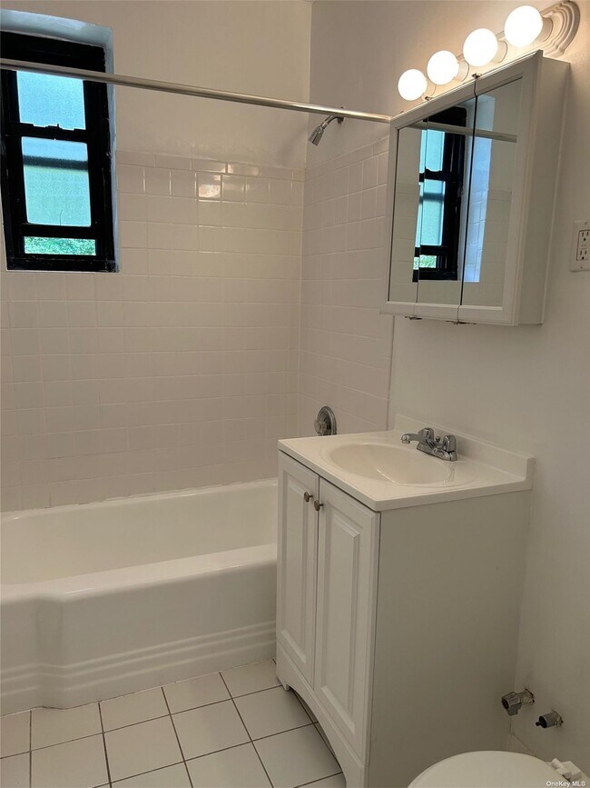 Building Photo - 13 Welwyn Rd