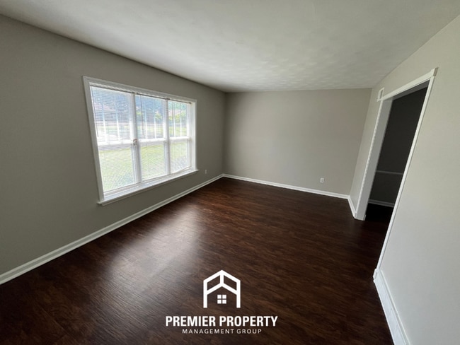 Building Photo - Spacious 4BR/2BA in Whitehaven | 2,000+ SQ FT, Hardwood Floors & Fireplace