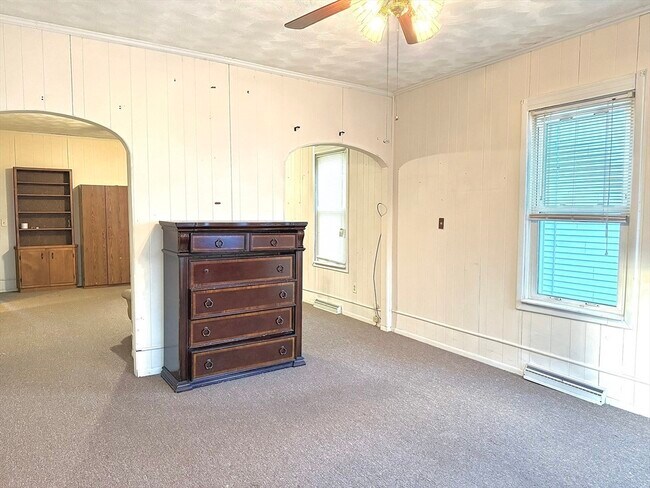 Building Photo - 87 Hathaway St