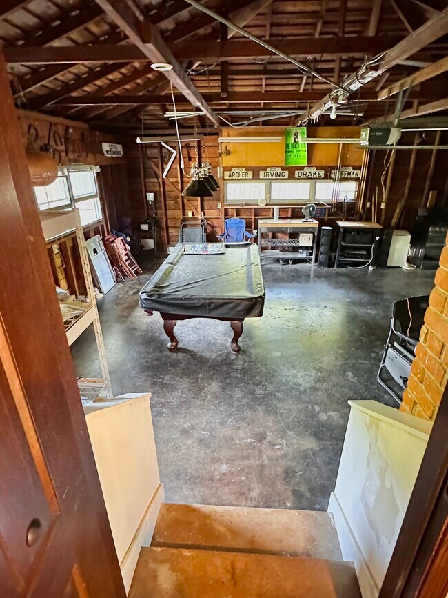 Building Photo - 991 Piedmont Dr