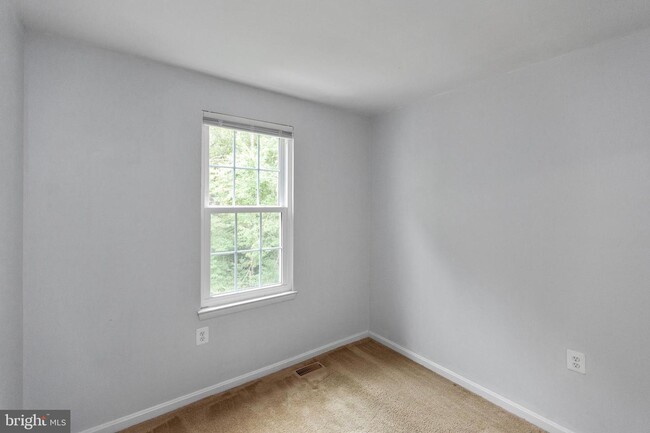 Building Photo - 14084 Fallbrook Ln