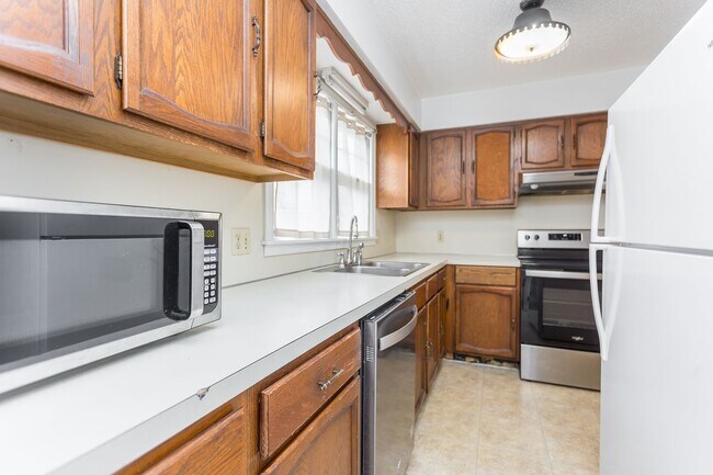 Building Photo - 1134 Mountain View Dr