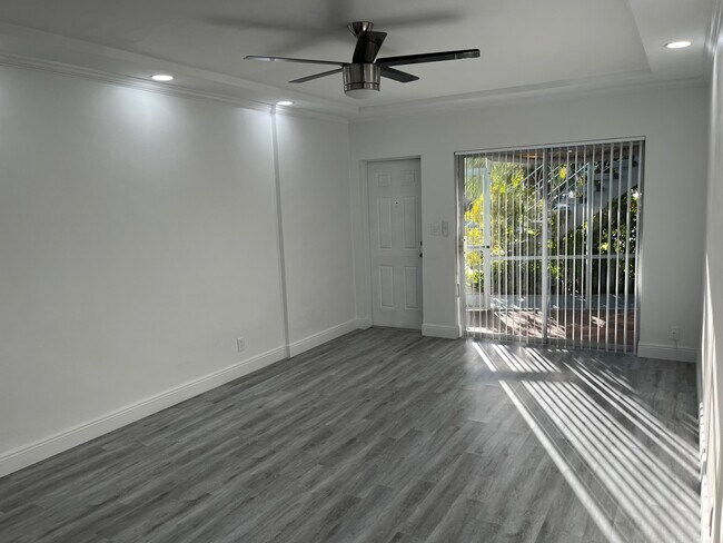 Building Photo - 2748 NE 28th Ave