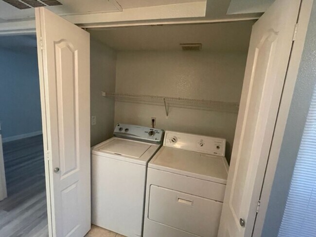 Building Photo - AWESOME 2 BEDROOM UPGRADED CONDO NEAR STRIP W/ RV PARKING!!!