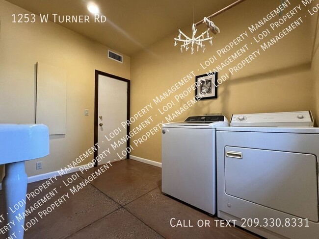 Building Photo - 1253 W Turner Rd