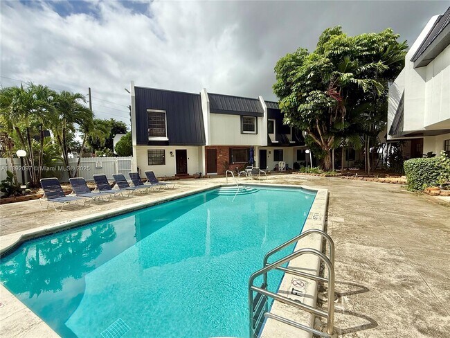 Building Photo - 5555 Ludlam Rd