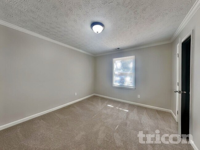 Building Photo - 60 Beaverdam Ct