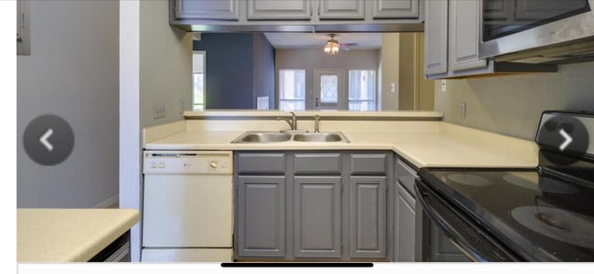 Building Photo - 806 W 24th St