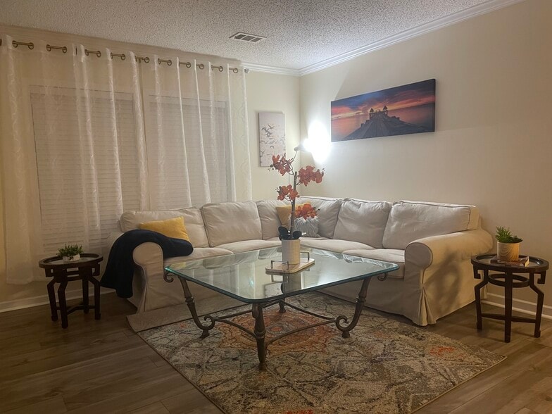 Building Photo - 4416 Dreux Ave