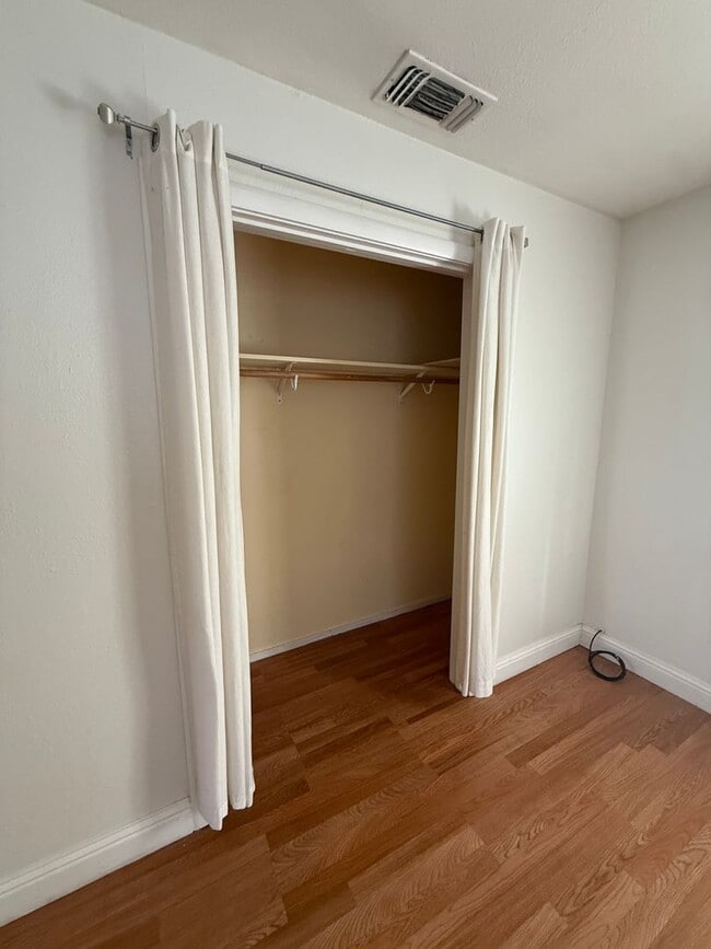 Building Photo - Nice 3/1 in North City Farms