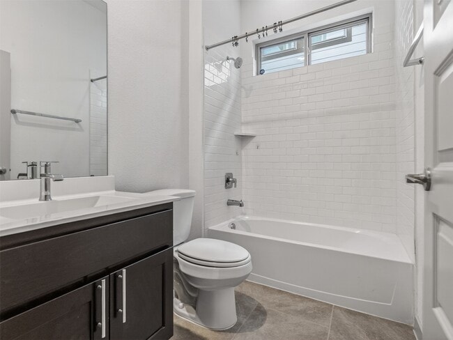 Building Photo - 818 Kingwood Dr