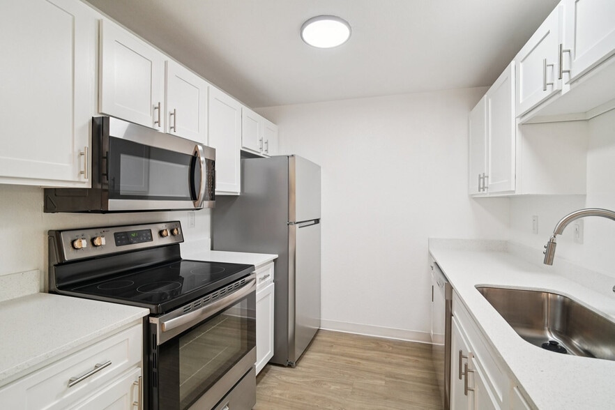 Building Photo - Plum Tree Park