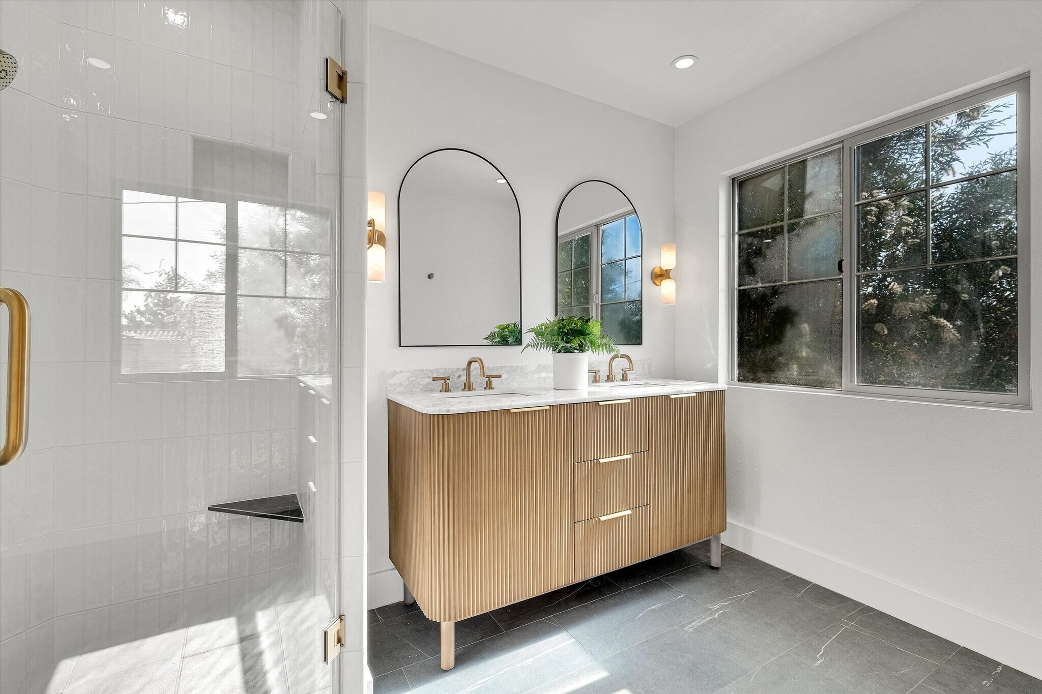 Primary bathroom - 759 Border Ave