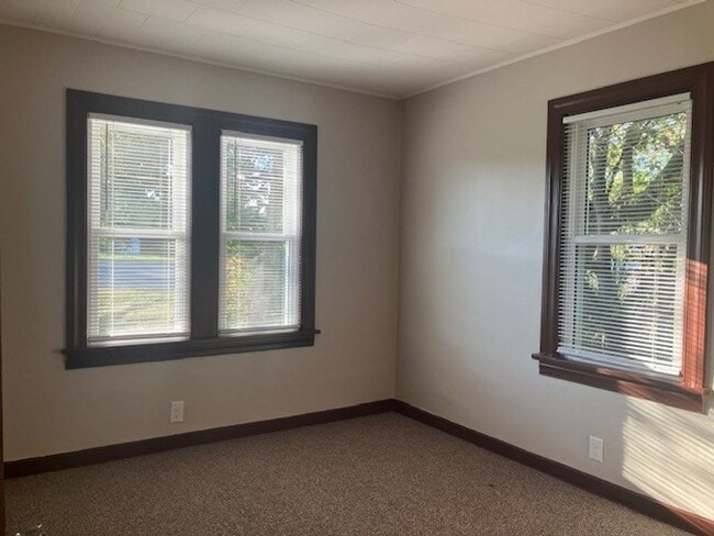 Building Photo - Updated 3 Bedroom - 1 Bath House in Twin Lakes