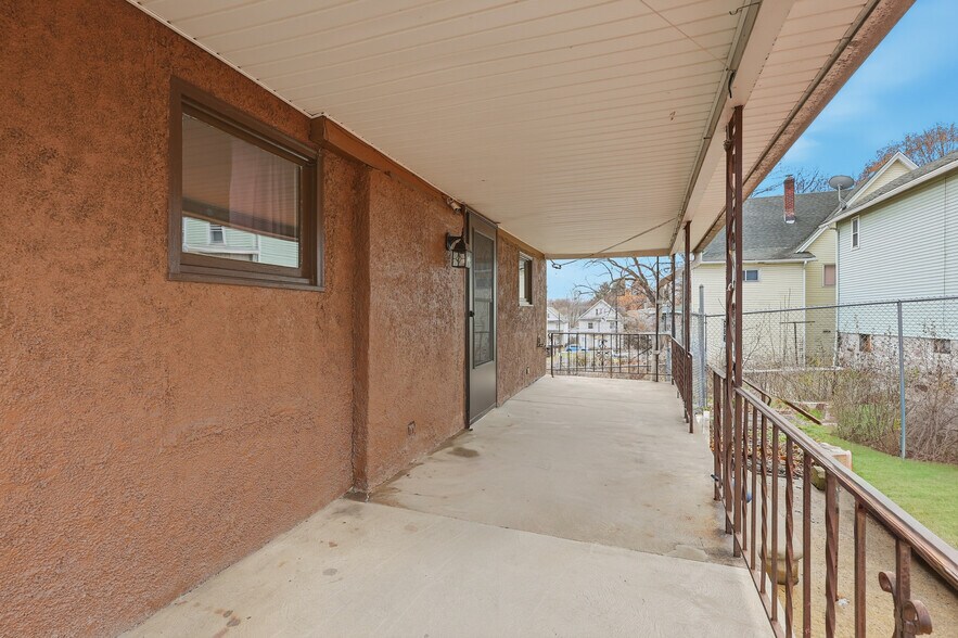 Building Photo - 2521 N Main Ave