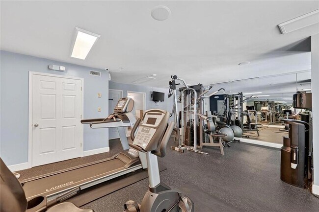 Building Photo - 2865 Lenox Rd NE