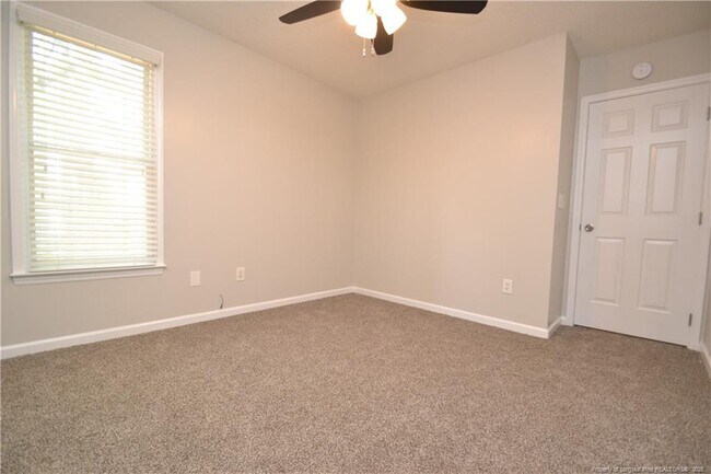 Building Photo - 712 Penncross Dr