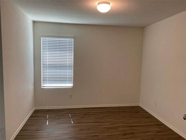 Building Photo - 3444 Pauling Loop