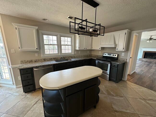 Building Photo - 2881 Wynford Dr S W