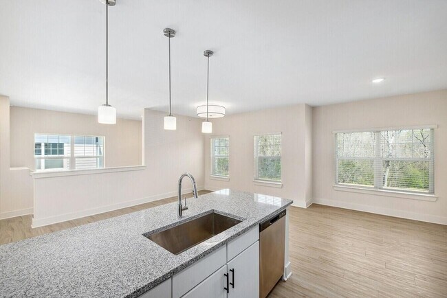 Building Photo - 1109 Augusta Dr