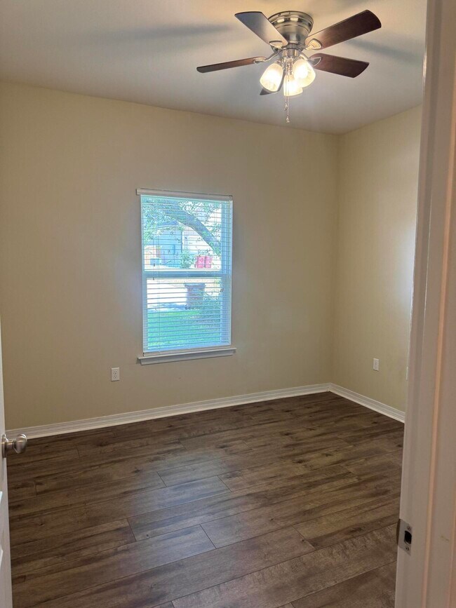 Building Photo - 156 Creve Core Dr