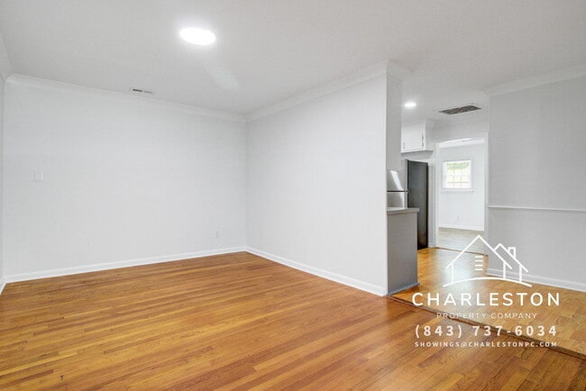 Building Photo - 816 E Estates Blvd