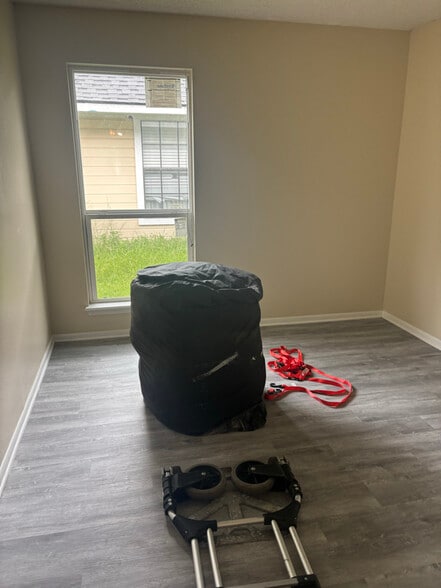 Building Photo - 5213 Berryville Ct