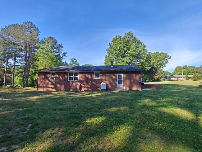 Building Photo - 3 bedroom ranch style home in Amelia