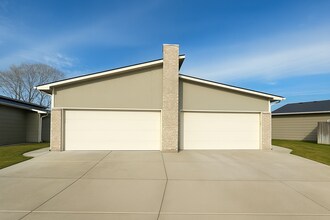 Building Photo - 11643/45 Harry Ct