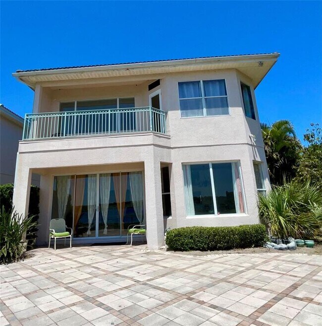 Building Photo - 7200 Bay Club Way