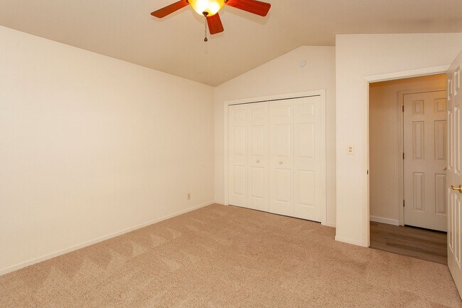 Building Photo - 3654 Hemlock Way