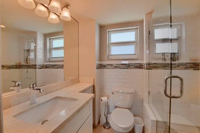 Building Photo - 333 NE 21st Ave