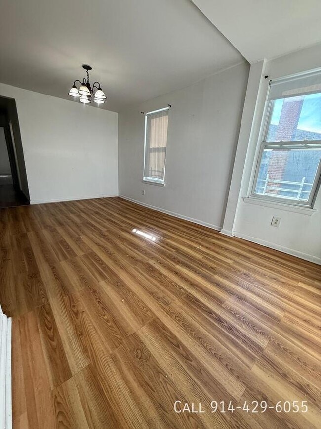 Building Photo - 83 Maple Pl