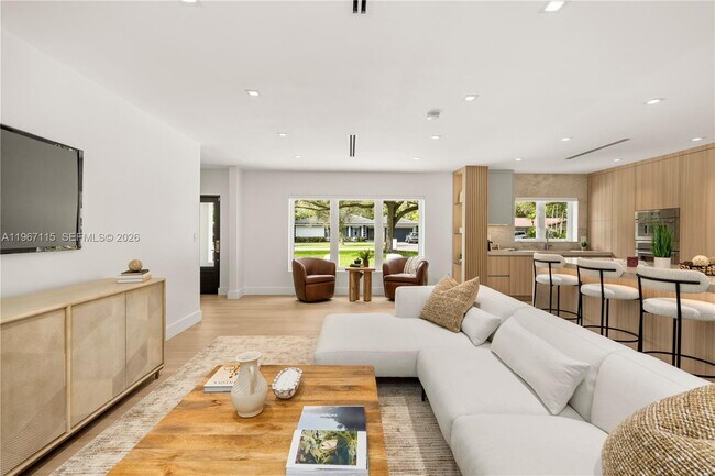 Building Photo - 6011 Maynada St