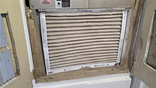 Building Photo - 2124 Burton Dr